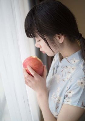 班长让我吃她胸