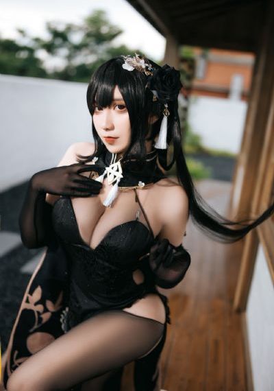 三个美妇跪着用嘴伺候高h