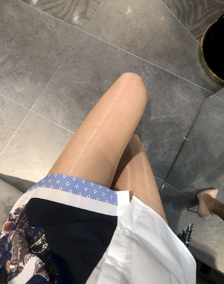 没有罩子的瑜伽老师