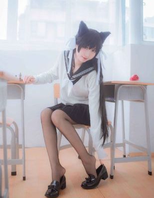 穿条纹睡衣的男孩